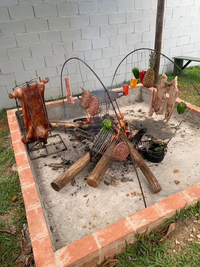 Villa Casa Dom Quixote, Pequena Chacara No Centro Da Cidade Atibaia Exterior foto